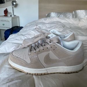 Nike Dunk Low SE
Sanddrift (Women's)